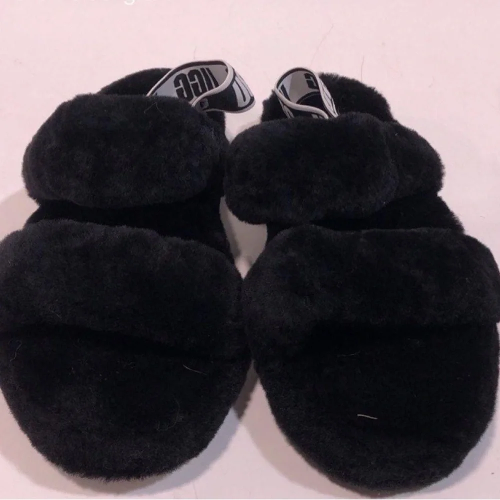 NEW!! Girls UGG Oh Yeah Black Fuzzy Slippers Size 6